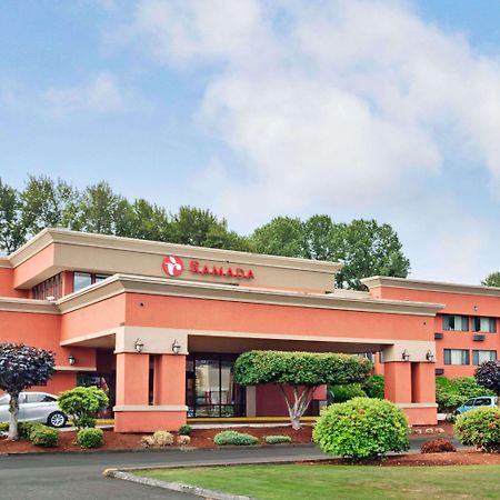 Hotel Ramada By Wyndham Tukwila Southcenter Exterior foto