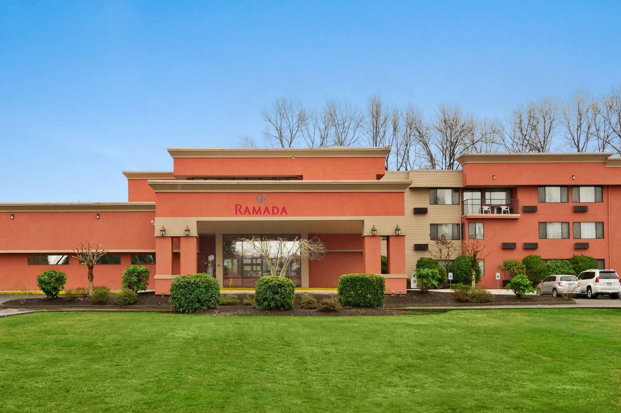 Hotel Ramada By Wyndham Tukwila Southcenter Exterior foto