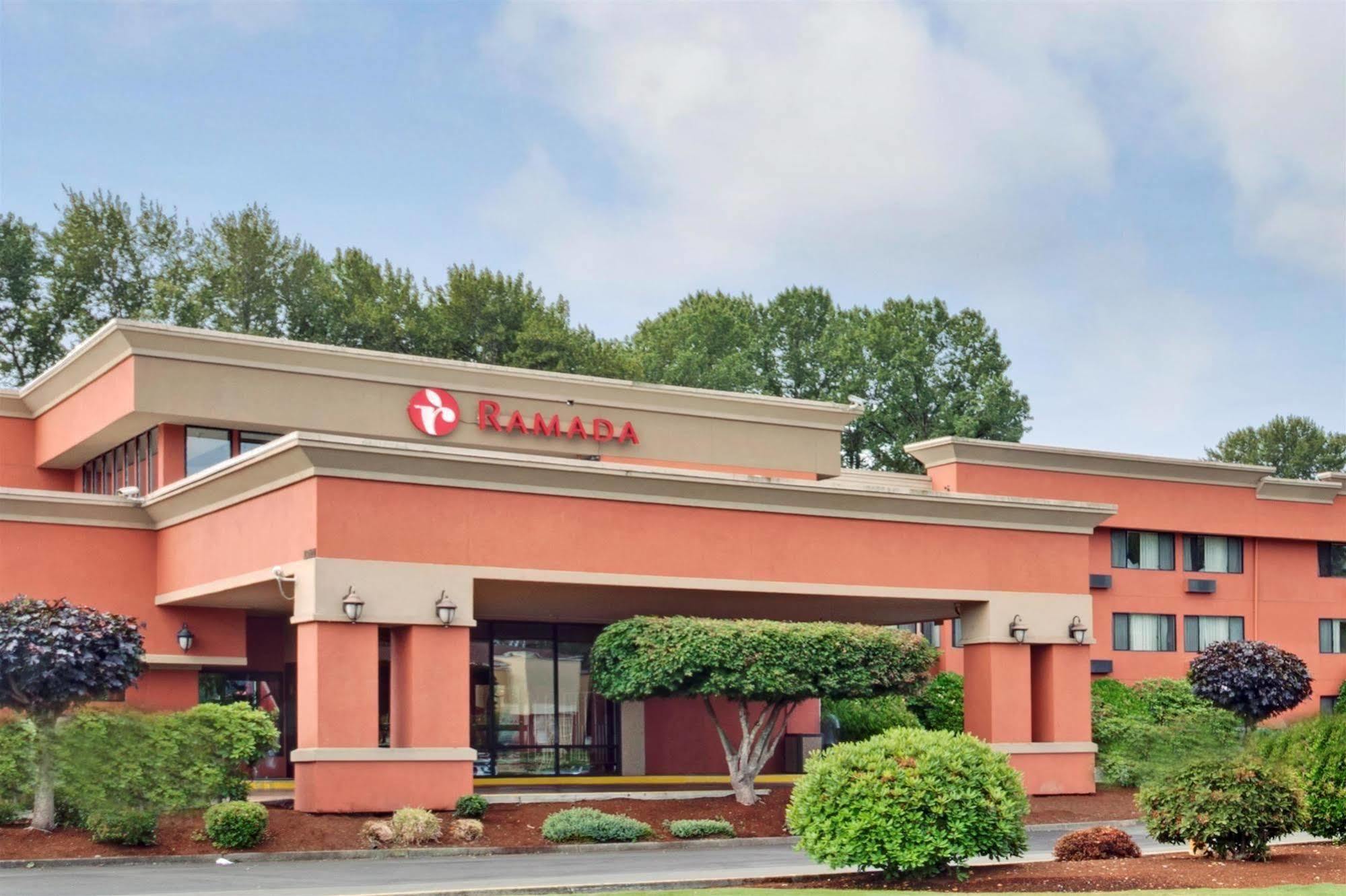 Hotel Ramada By Wyndham Tukwila Southcenter Exterior foto