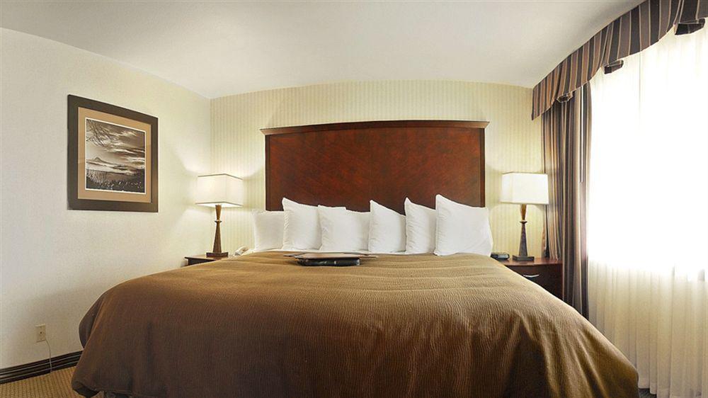 Hotel Ramada By Wyndham Tukwila Southcenter Exterior foto